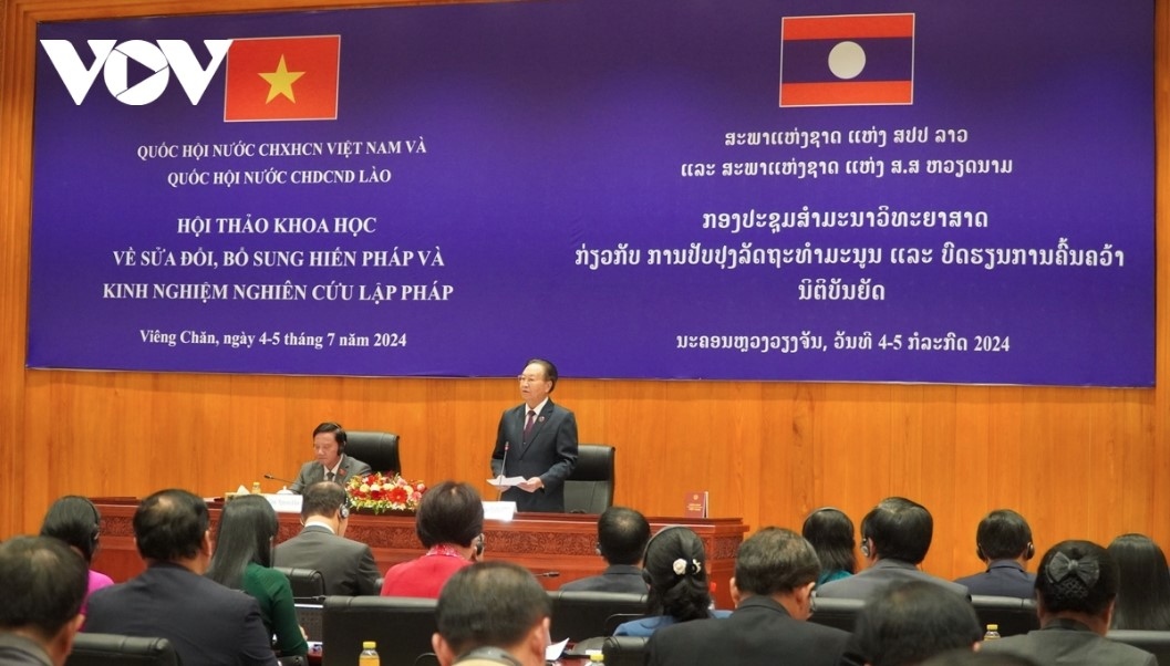 Vietnam shares experience in constitutional amendment with Laos